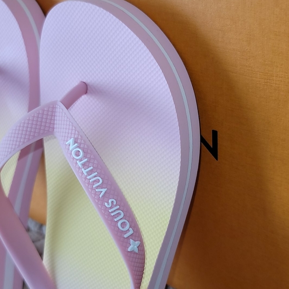 Louis Vuitton By Pool Flip Flop Pink Sandal 38=8US - Picture 11 of 13